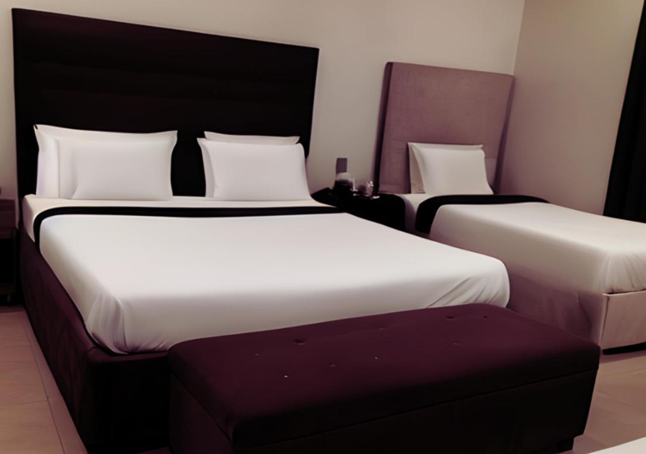 Hotel Day In Emporium Лахор Екстер'єр фото