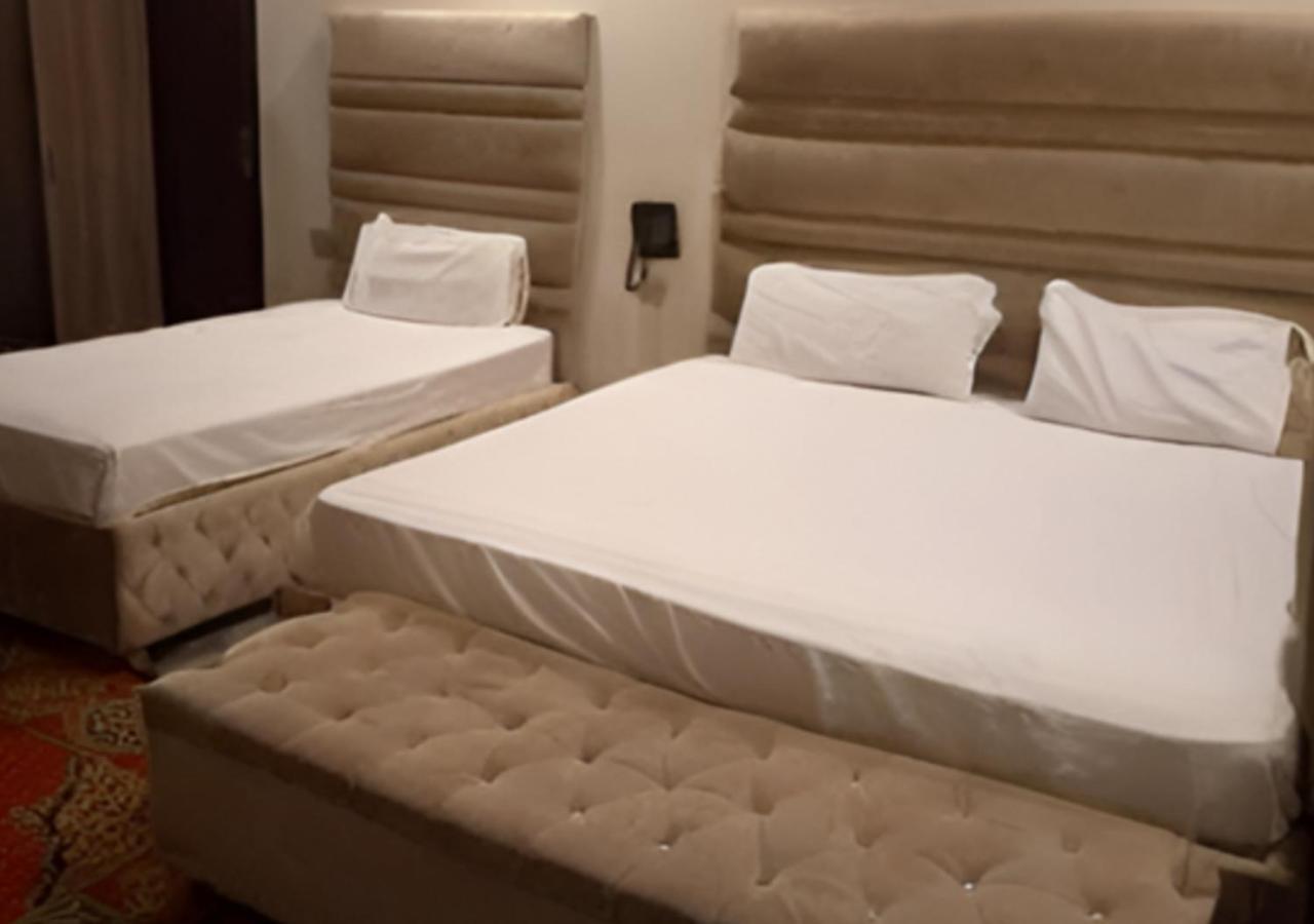 Hotel Day In Emporium Лахор Екстер'єр фото